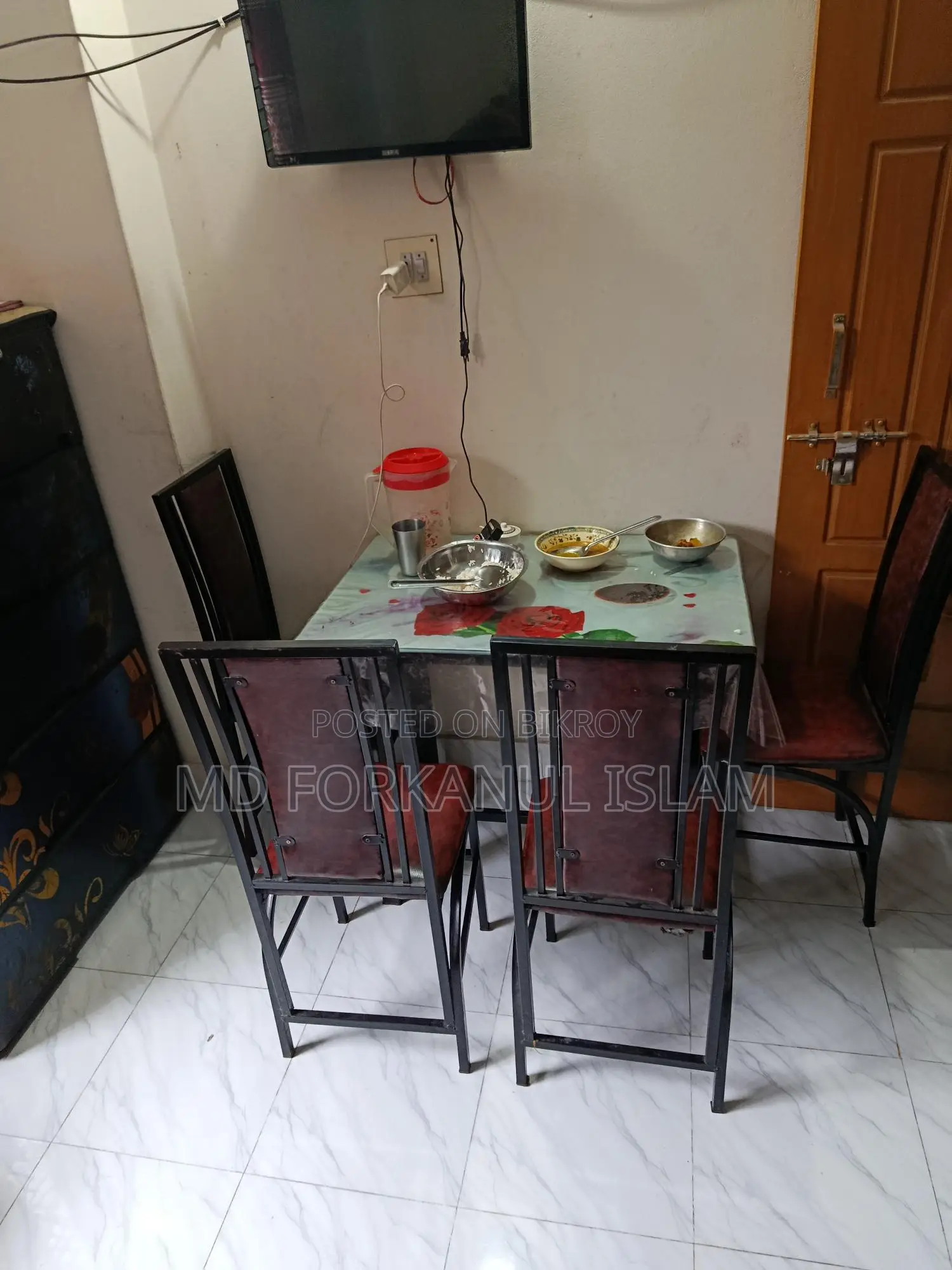 শোকেস,ওয়াড্রব, ডাইনিং টেবিল