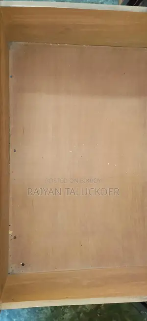৪ ফুট বাই ৩.২৫ ফুটের মেহগনি কাঠের ওয়ারড্রব
