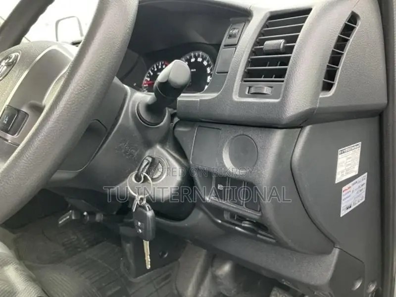 Toyota Hiace DX NON HYBRID 2021