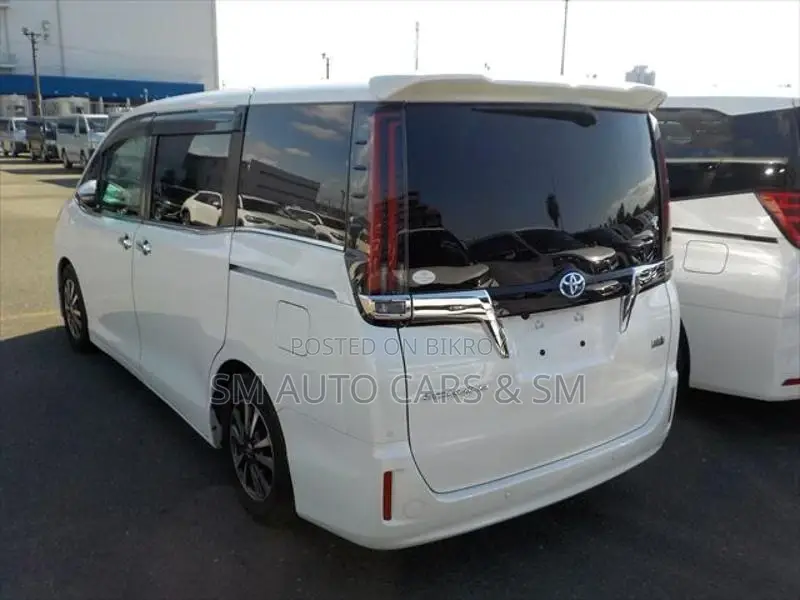 Toyota Esquire Hybrid Gi Pearl 2020