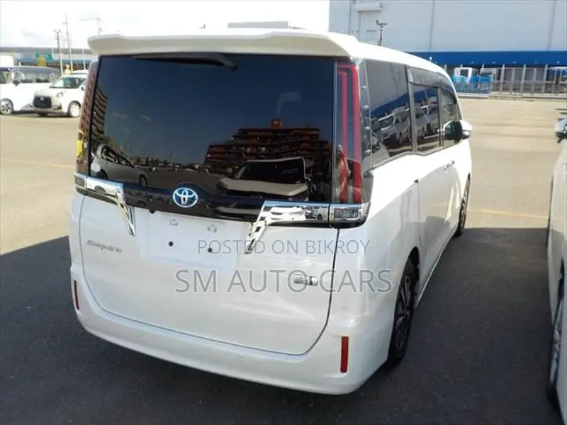 Toyota Esquire Hybrid Gi Pearl 2020