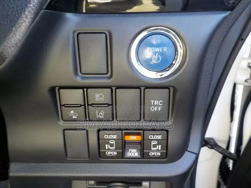 Toyota Esquire Hybrid Gi Pearl 2020