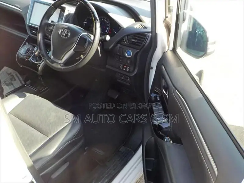 Toyota Esquire Hybrid Gi Pearl 2020
