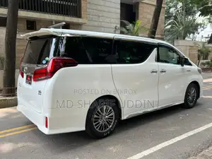 টয়োটা আলফার্ড হাইব্রিড (পুশ স্টার্ট) ২০১৯