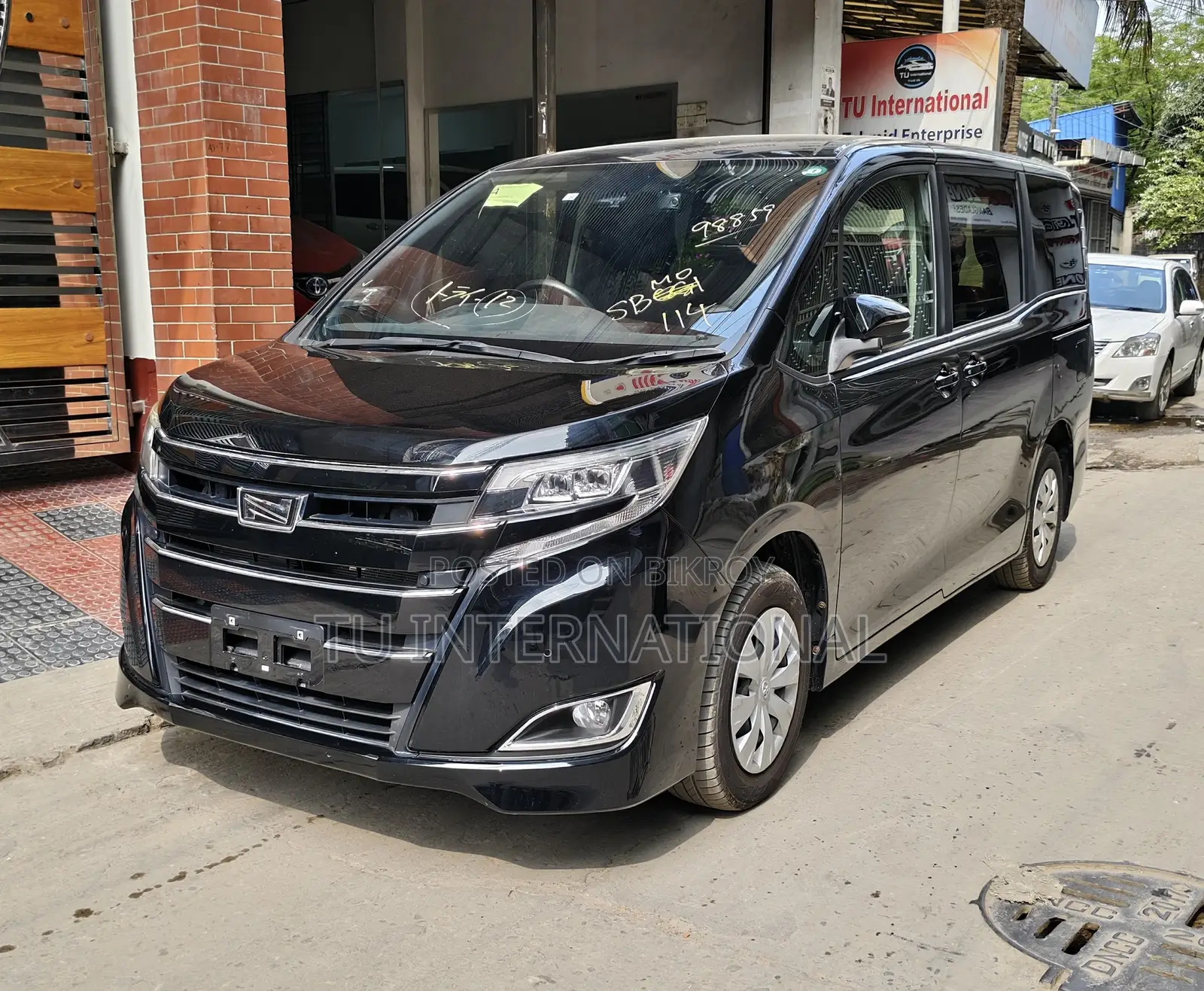 Toyota Noah non hybrid x smart 2021