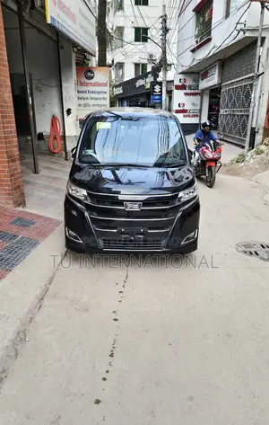 Toyota Noah non hybrid x smart 2021
