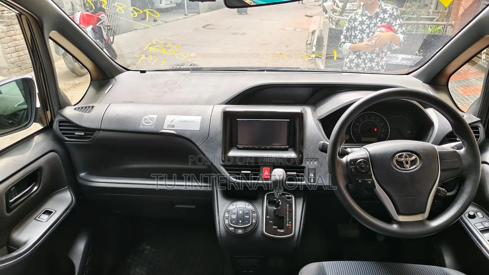 Toyota Noah non hybrid x smart 2021