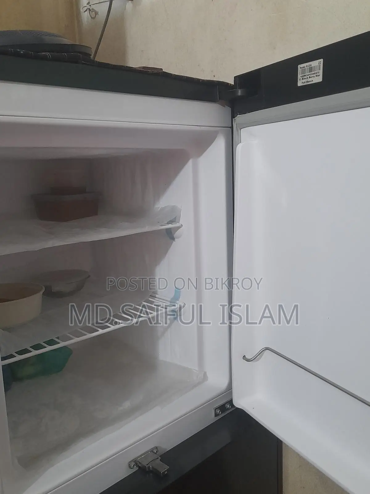 ফ্রিজ নতুনের মতোই আছে,কোন সমস্যা নেই