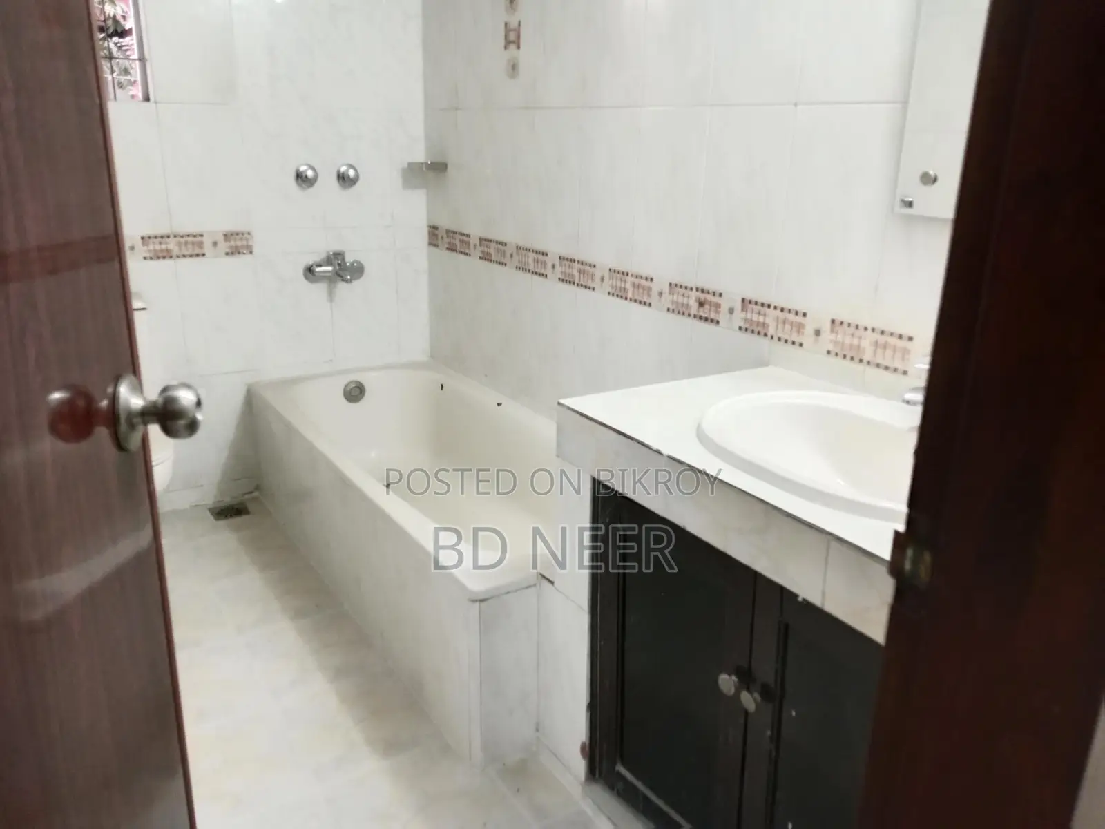 বনানীতে আনফার্নিশড অ্যাপার্টমেন্ট ভাড়ার জন্য