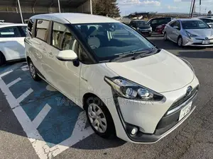 Toyota Sienta Hybrid X 2021
