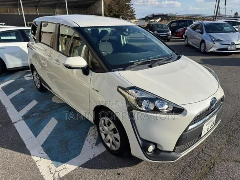 Toyota Sienta Hybrid X 2021