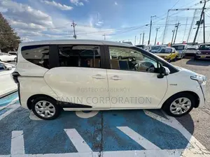 Toyota Sienta Hybrid X 2021