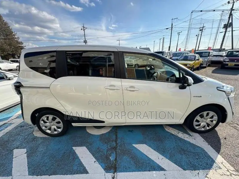 Toyota Sienta Hybrid X 2021