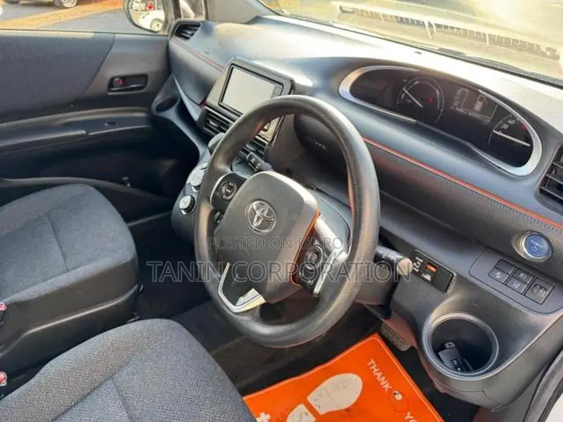 Toyota Sienta Hybrid X 2021
