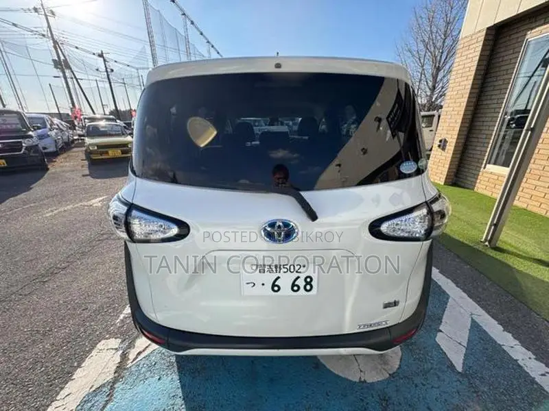 Toyota Sienta Hybrid X 2021