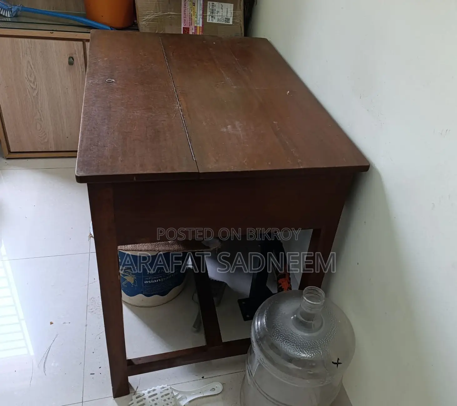 সিরিশ কাঠের টেবিল