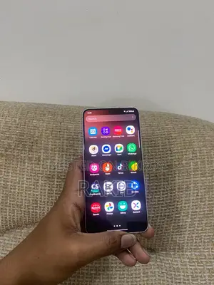 Samsung Galaxy S22 (Used)