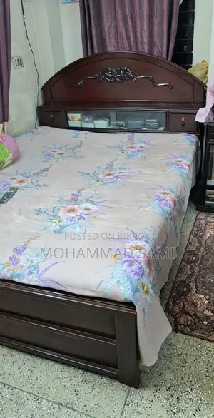 Original Teak Wood 5/7 ft (Queen Size) Bed with Free Mattress and Quilt
