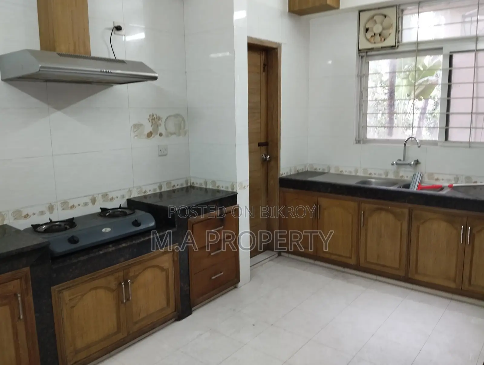 গুলশান ২-এ চমৎকার আনফার্নিশড ফ্ল্যাট ভাড়ার জন্য