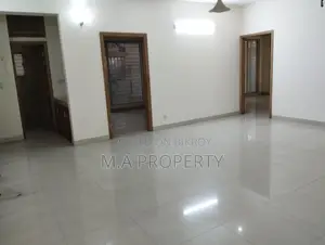 গুলশান ২-এ চমৎকার আনফার্নিশড ফ্ল্যাট ভাড়ার জন্য