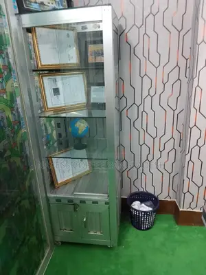 জরুরি বিক্রয় 🚨 দোকানের ব্যবহৃত ২টি এলুমিনিয়াম র‍্যাক বিক্রি