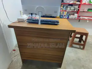 অফিস / কম্পিউটার টেবিল ।