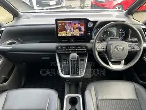 Toyota Noah S-Z, PEARL WHITE 2022