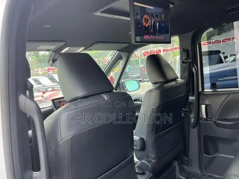 Toyota Noah S-Z, PEARL WHITE 2022