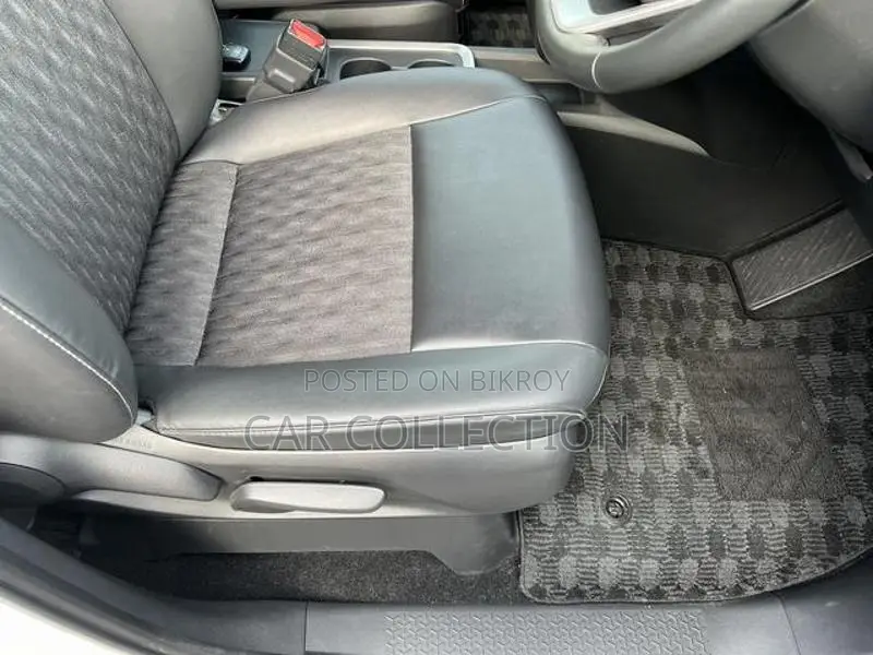 Toyota Noah S-Z, PEARL WHITE 2022