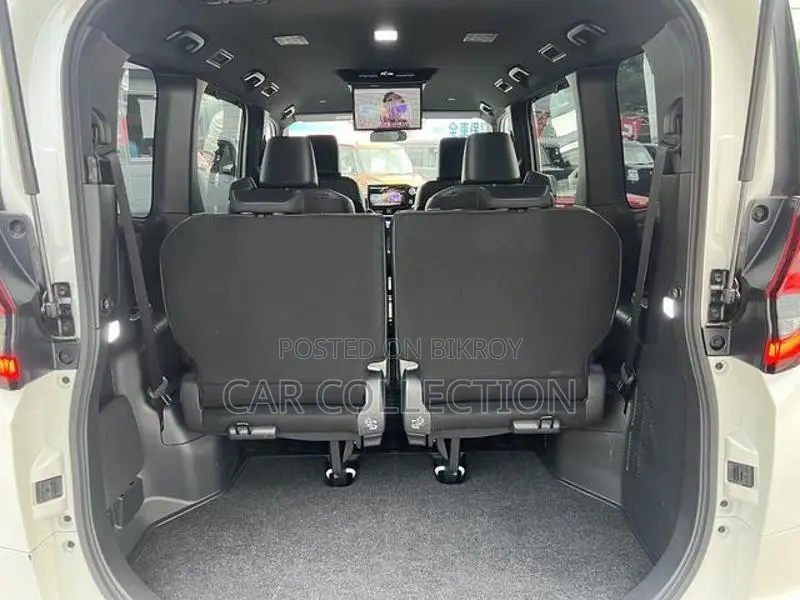 Toyota Noah S-Z, PEARL WHITE 2022