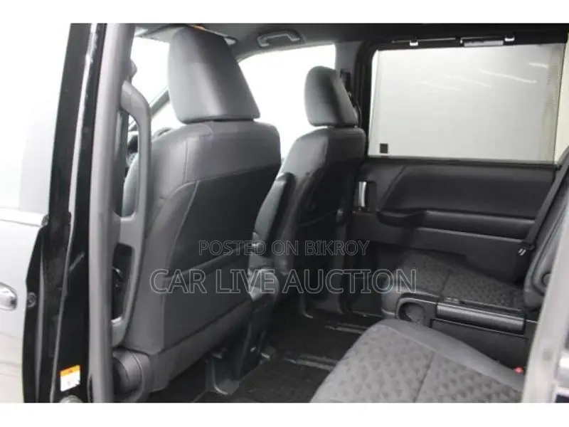 Toyota Voxy Hybrid SZ 2022