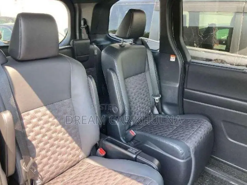 Toyota Voxy S-Z Leg Rest Full Op 2022