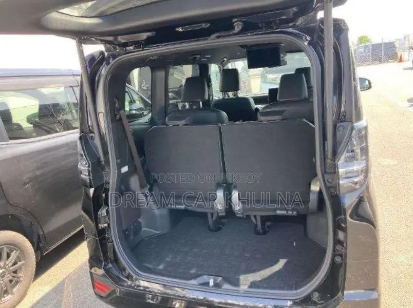 Toyota Voxy S-Z Leg Rest Full Op 2022