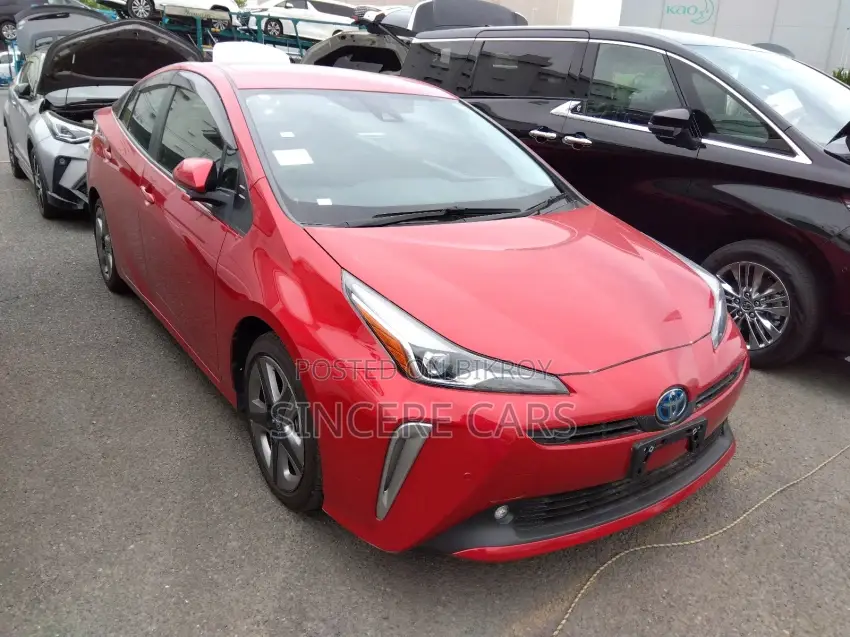 Toyota Prius S. touring. red 2020