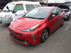 Toyota Prius S. touring. red 2020