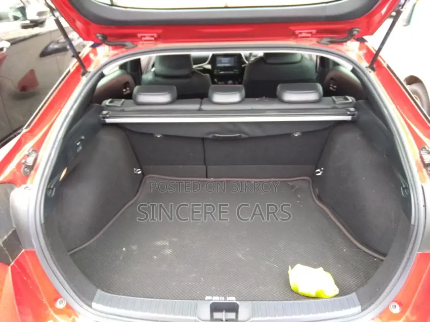 Toyota Prius S. touring. red 2020
