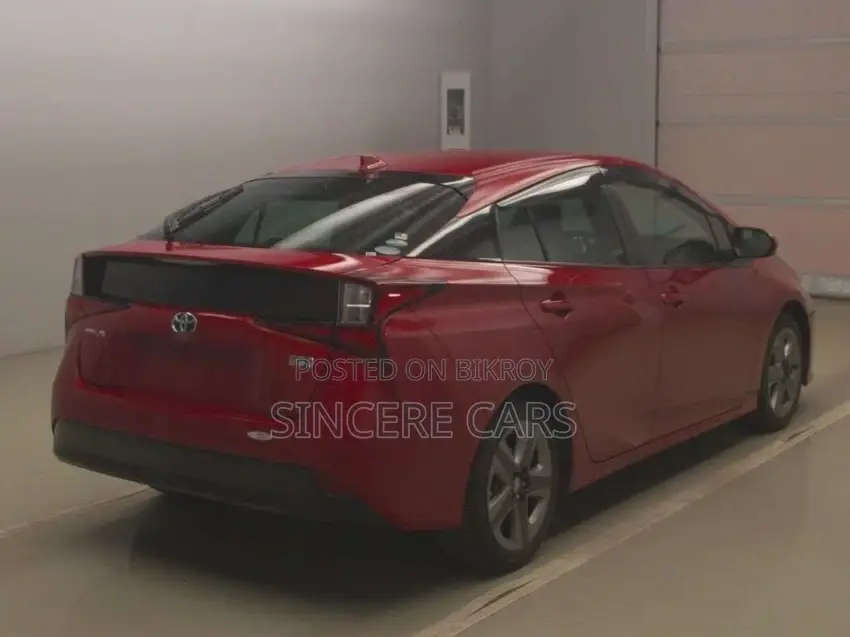Toyota Prius S. touring. red 2020