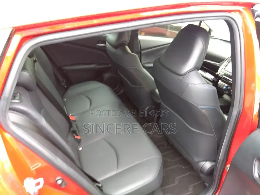 Toyota Prius S. touring. red 2020
