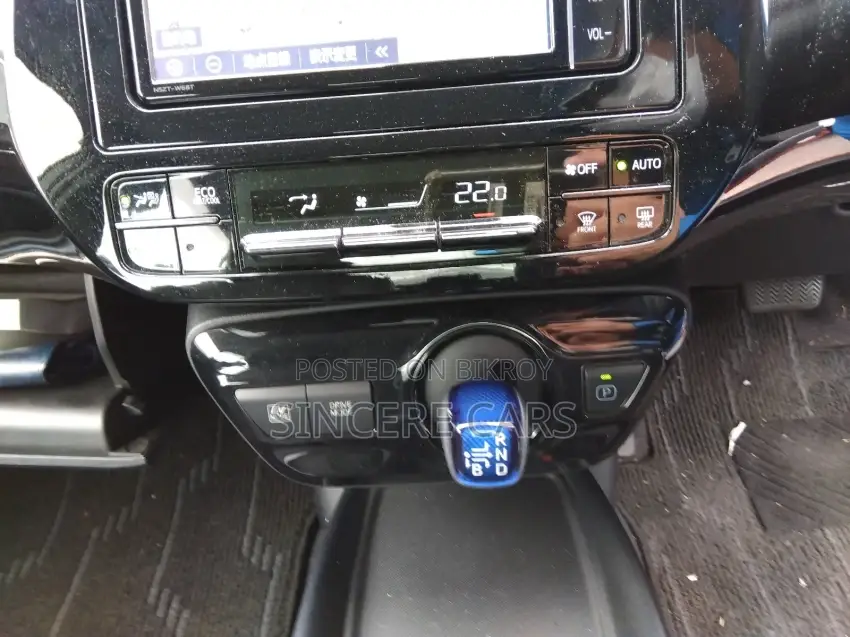 Toyota Prius S. touring. red 2020