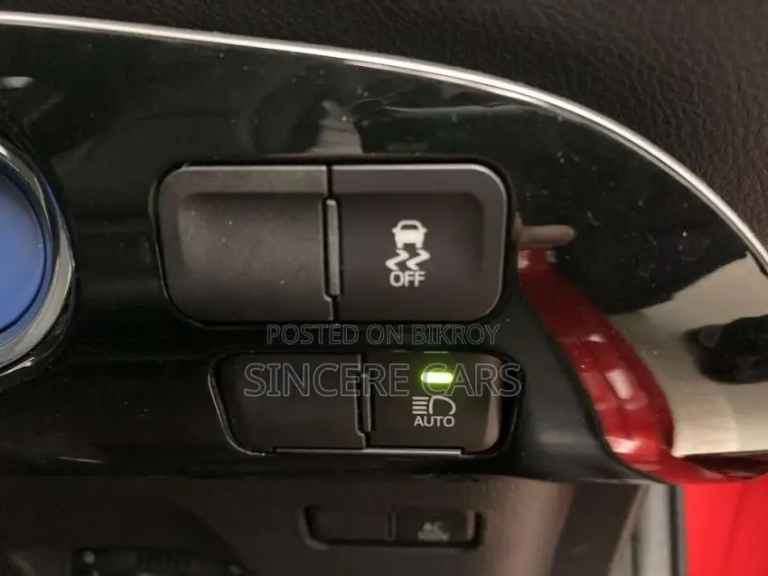 Toyota Prius S. touring. red 2020
