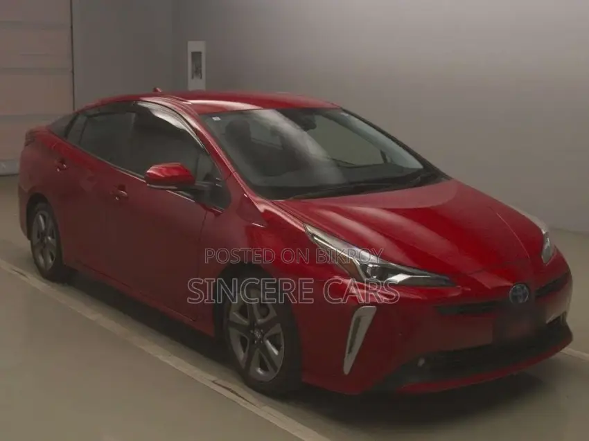 Toyota Prius S. touring. red 2020