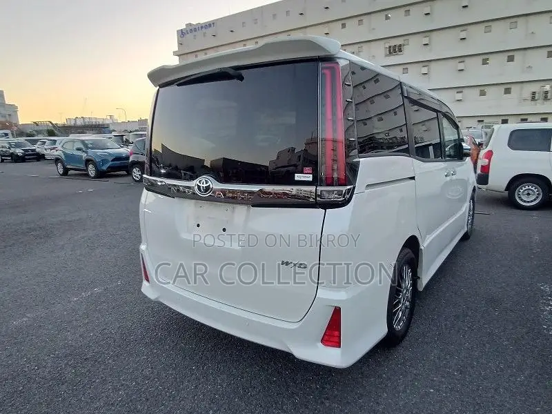 Toyota Noah 2021