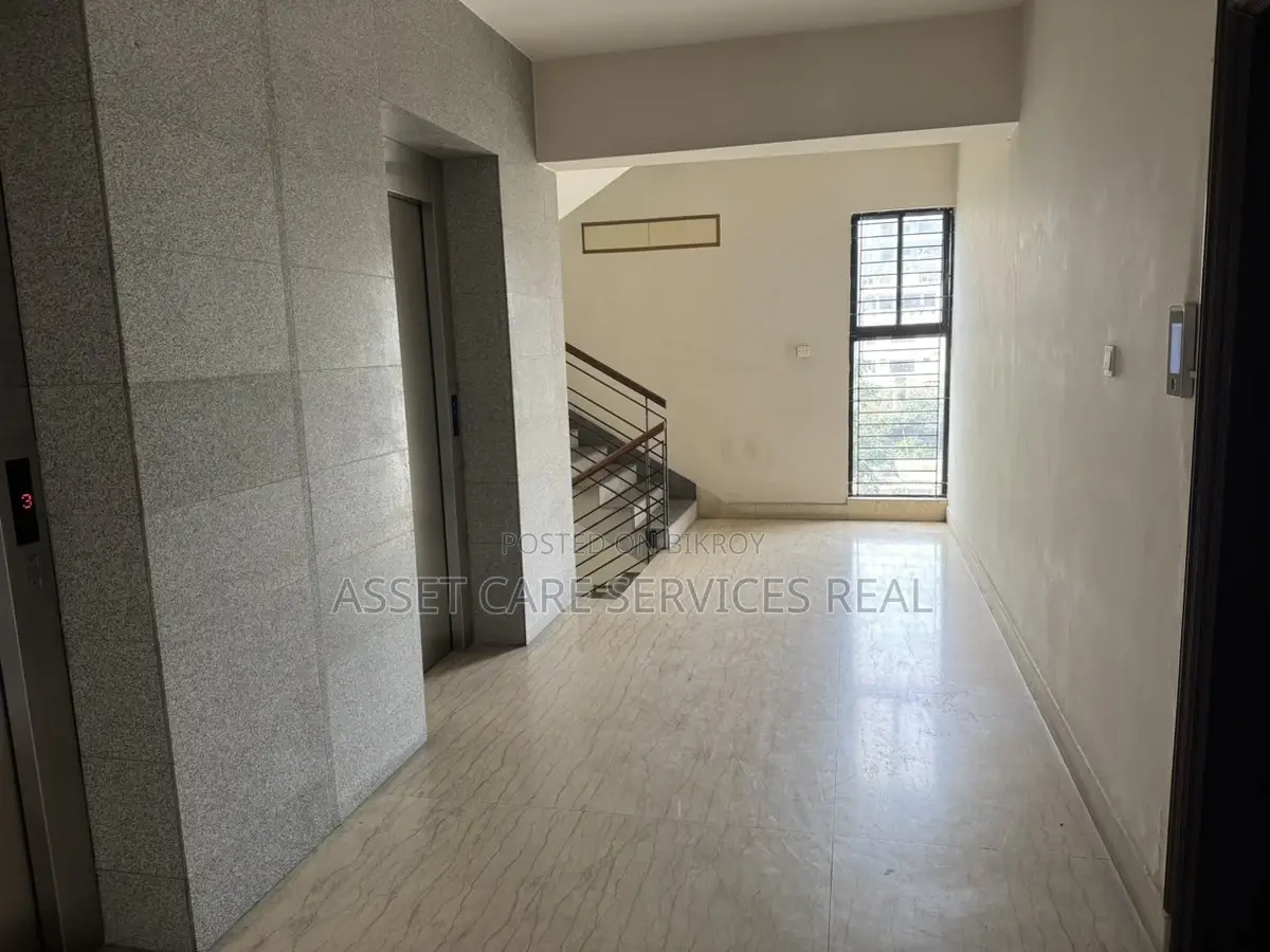 Excellent New building Office 2650 Sft Rent in Gulshan 1