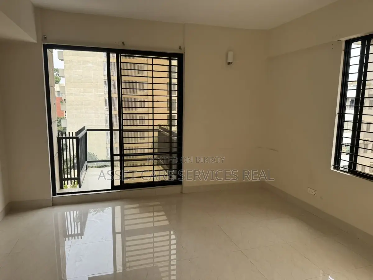 Excellent New building Office 2650 Sft Rent in Gulshan 1
