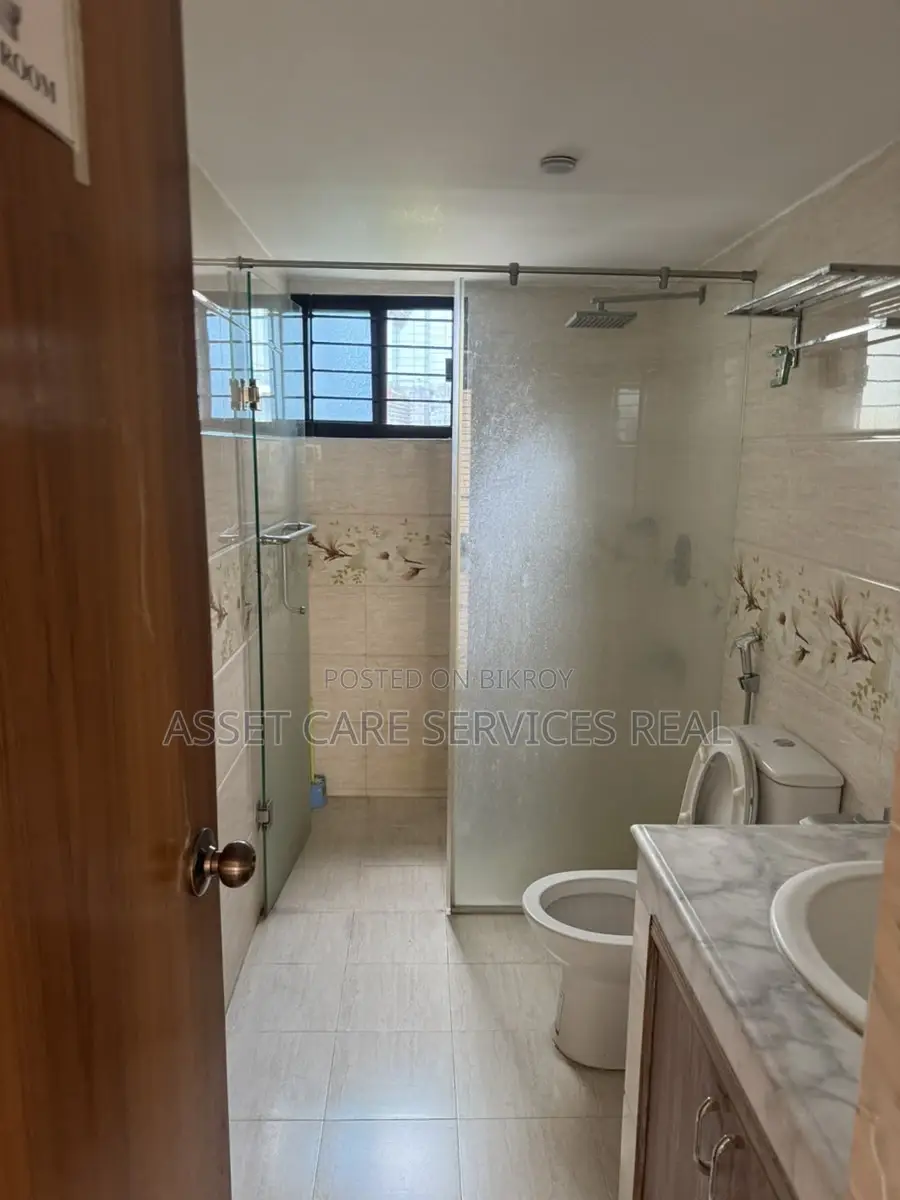 Excellent New building Office 2650 Sft Rent in Gulshan 1