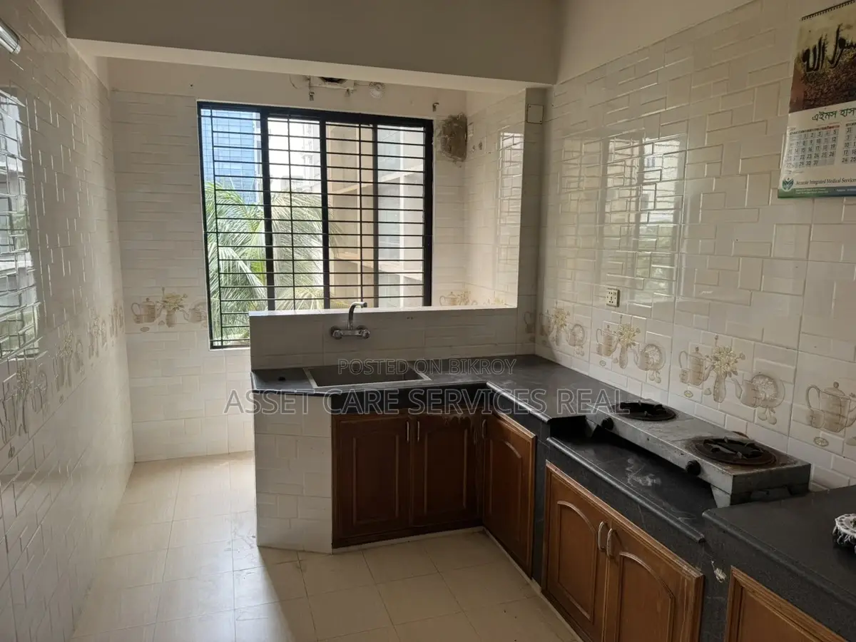 Excellent New building Office 2650 Sft Rent in Gulshan 1