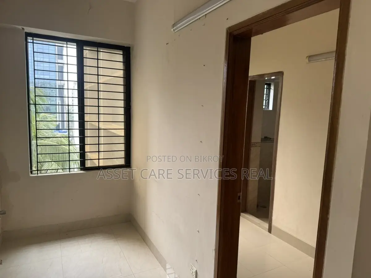 Excellent New building Office 2650 Sft Rent in Gulshan 1