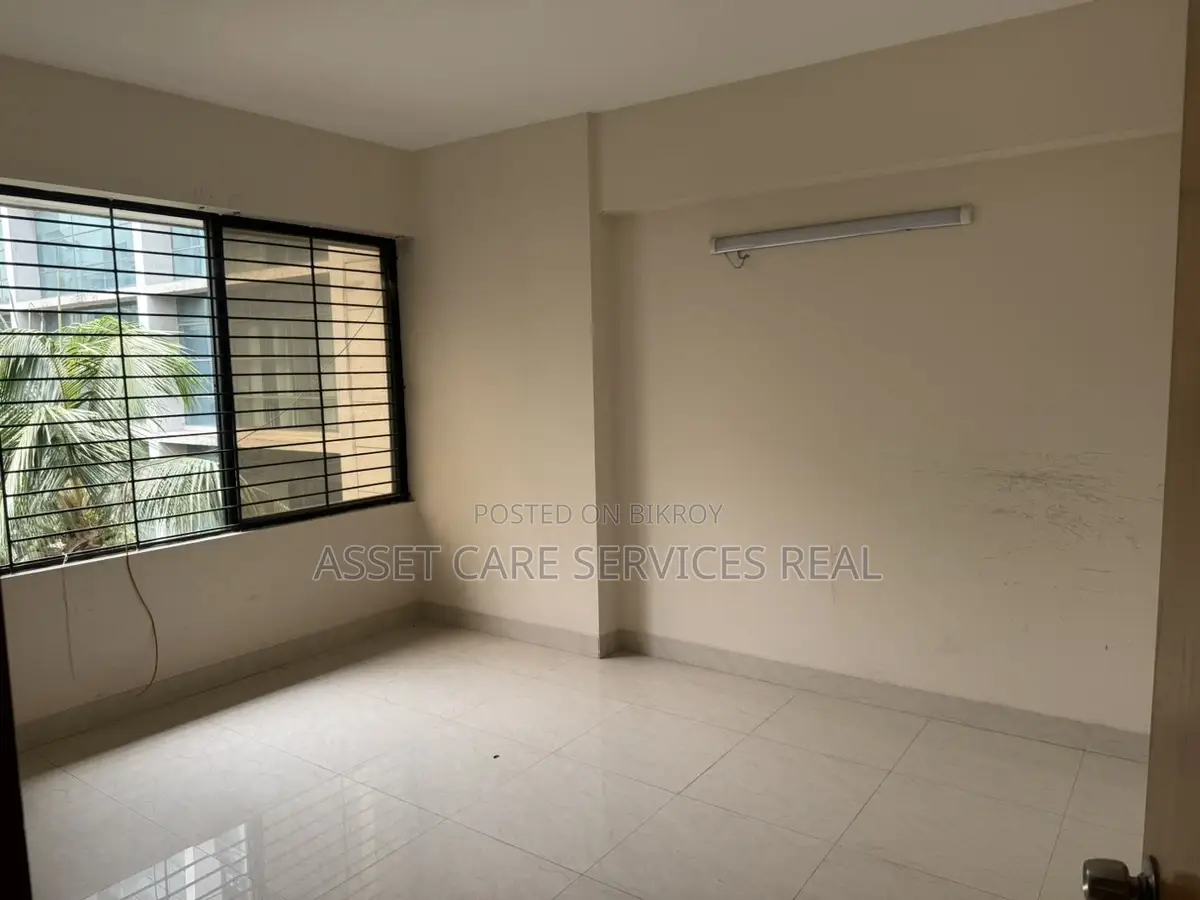 Excellent New building Office 2650 Sft Rent in Gulshan 1