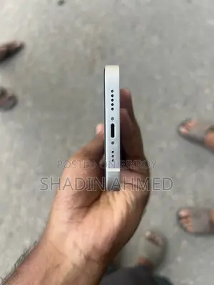 Apple iPhone 13 (Used)