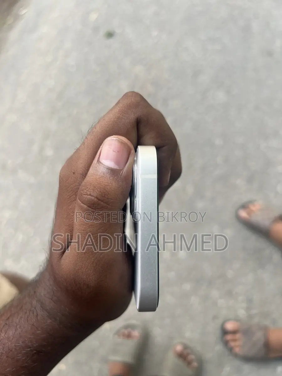 Apple iPhone 13 (Used)